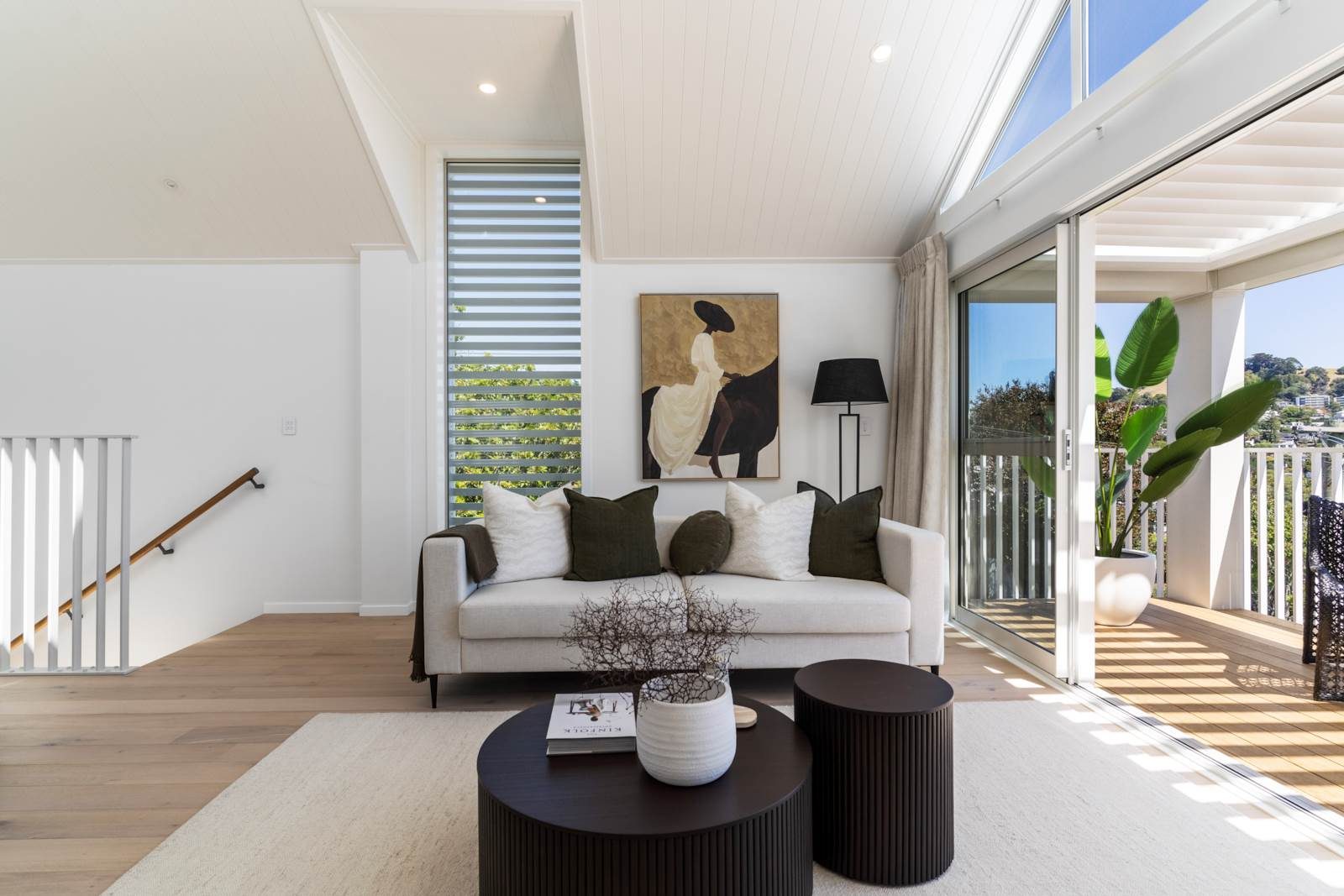 Brand New Freestanding Townhouse - Views and Lift — slide 1