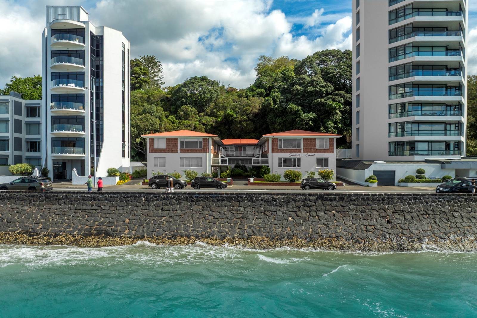 Tamaki Drive – Affordable Waterfront — slide 1