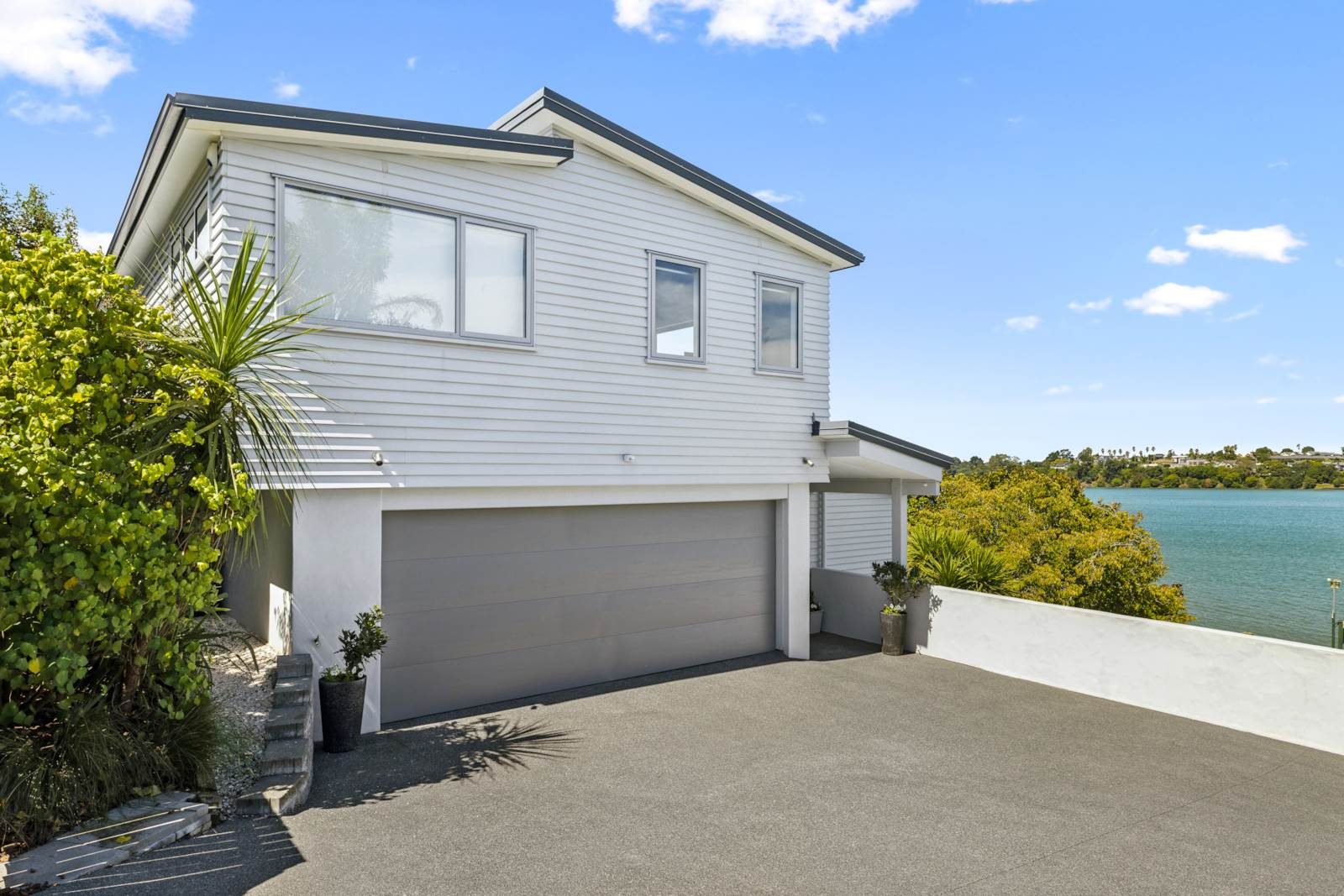 Quality Home, Waterfront Location — slide 1