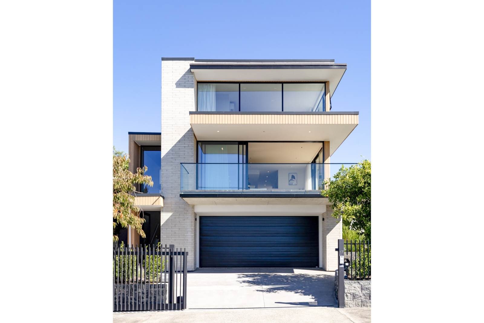 Architectural Masterpiece Overlooking Hobson Bay — slide 1