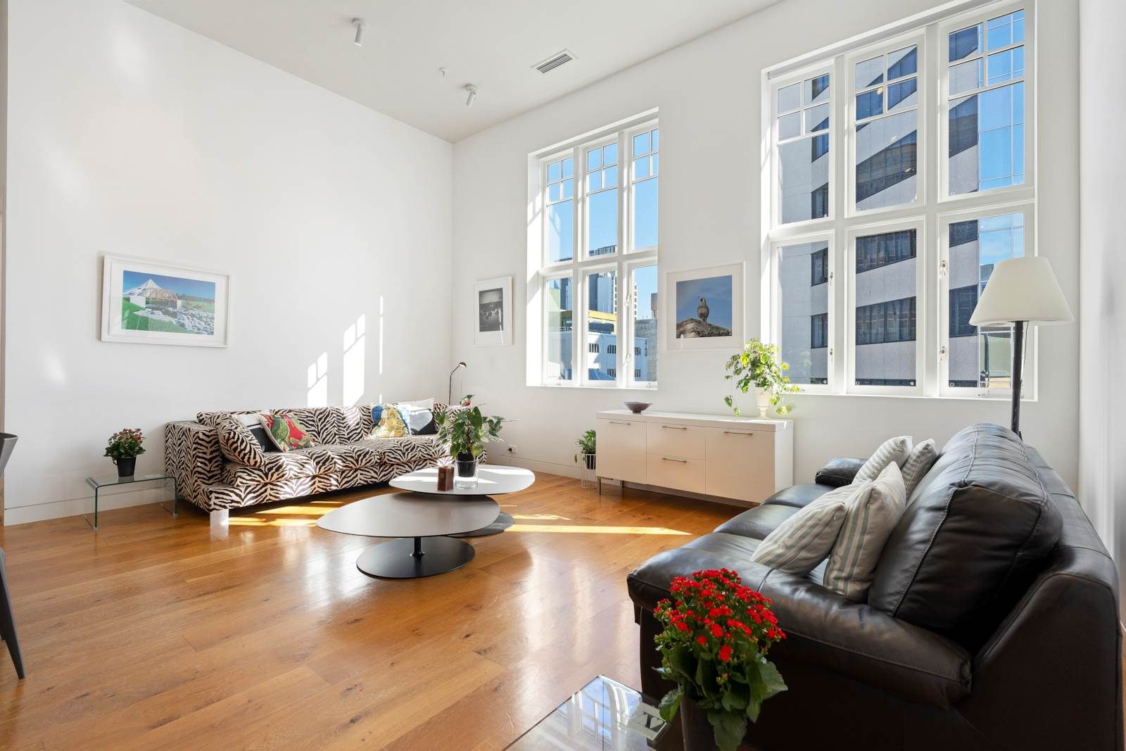 Impressive Penthouse Apartment in the Heart of... — slide 1