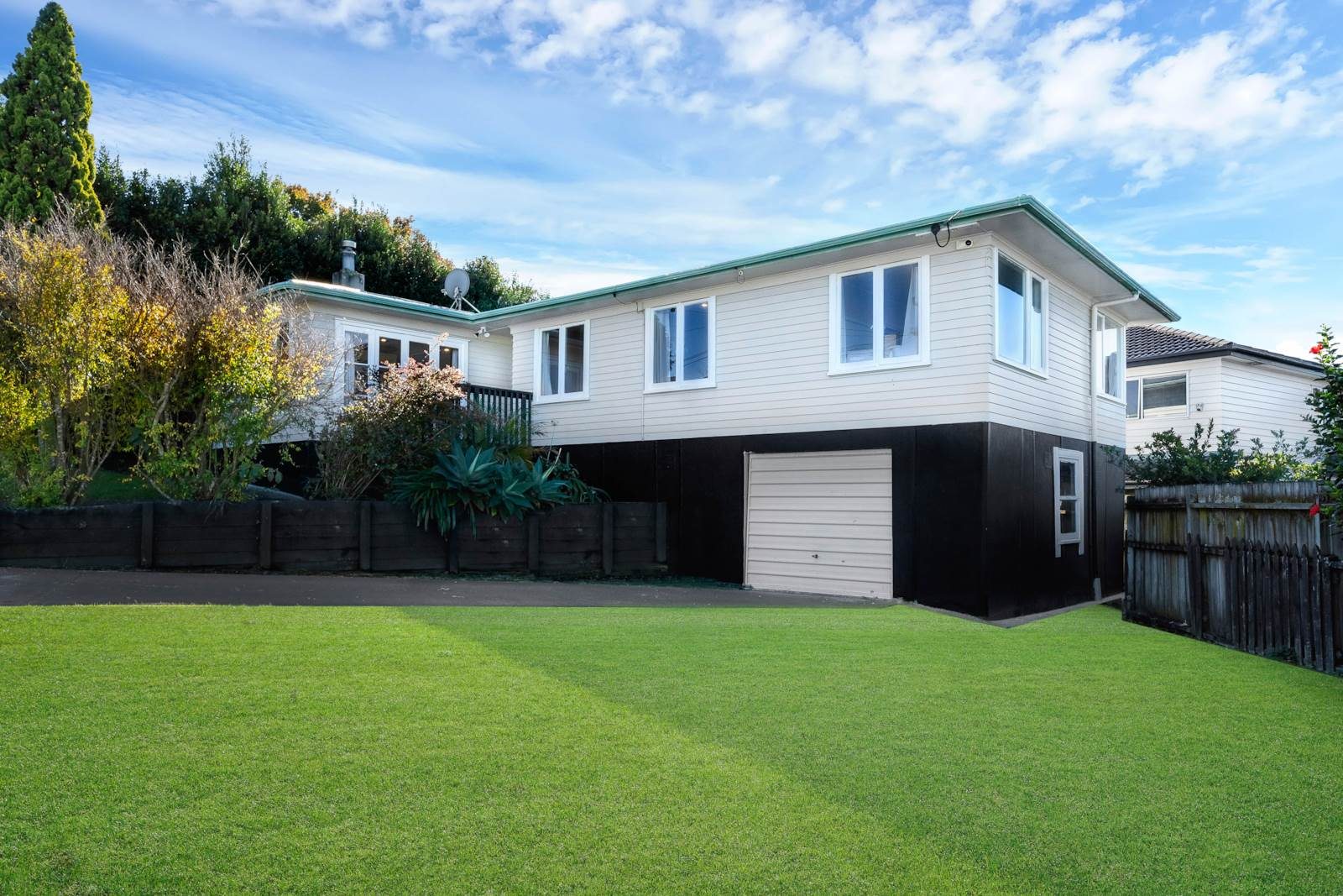 Affordable Family Living in Double Westlake Zone — slide 1