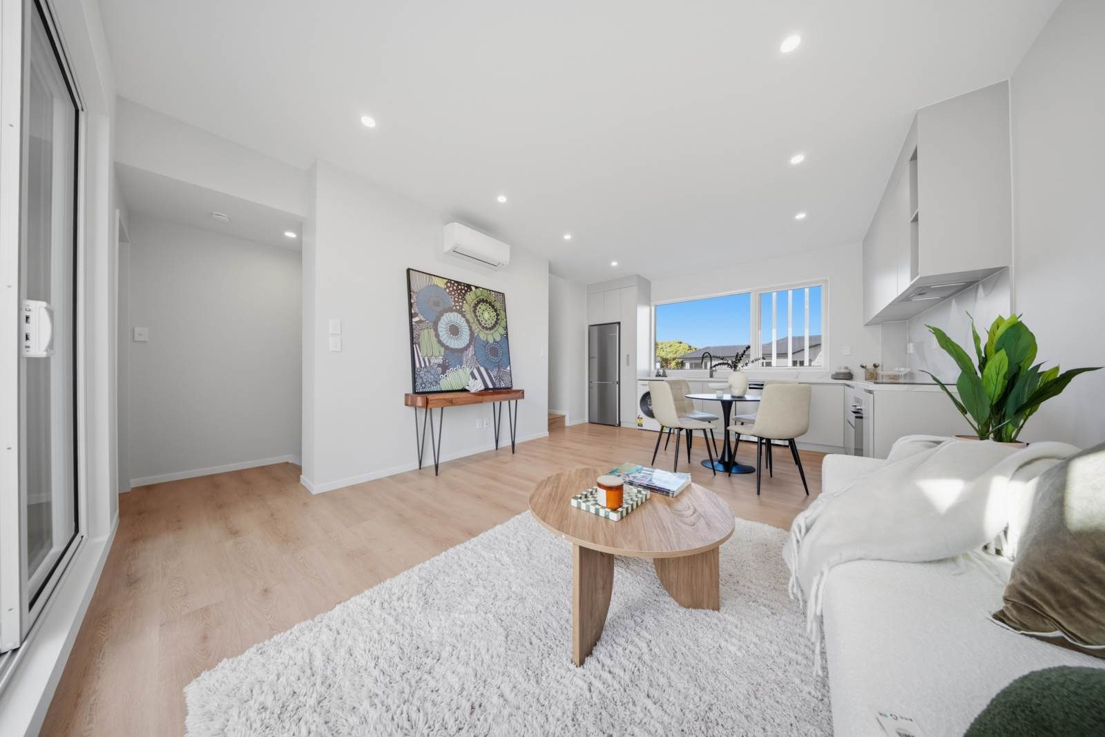 Modern Living in Prime Westlake Zone — slide 2