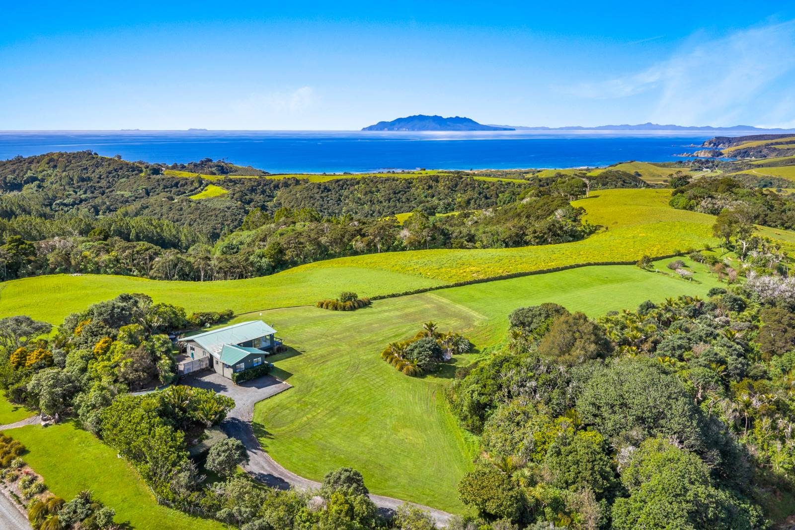 Breathtaking Coastal Hideaway — slide 1