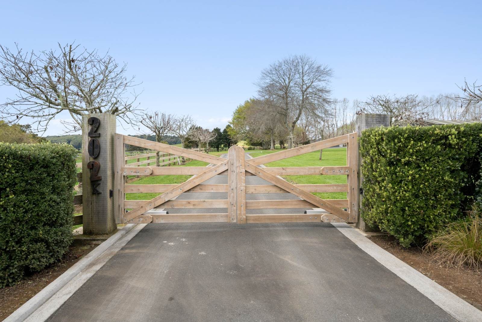 LANDMARK EQUESTRIAN PROPERTY! — slide 34