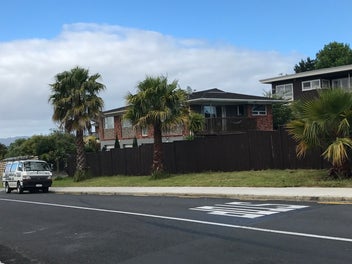 1 Cyclarama Crescent, Massey, Auckland