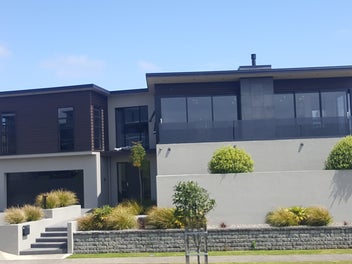 15 Links Drive, Waiwhakaiho, New Plymouth