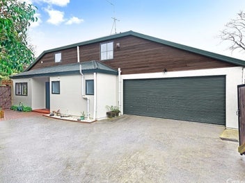 2/148 Pigeon Mountain Road, Half Moon Bay, Auckland