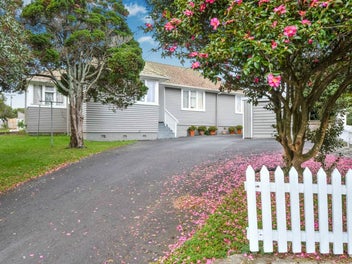 8 Martin Place, Panmure, Auckland