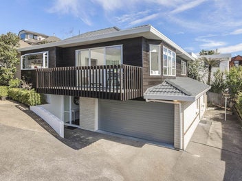 2/903 Beach Road, Waiake, Auckland