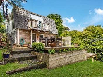 1000 East Coast Road, Northcross, Auckland