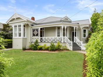 1/20 Russell Street, Stanley Point, Auckland