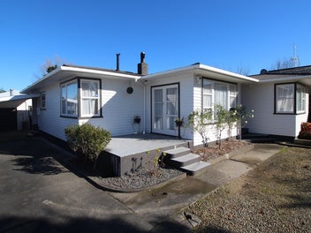 9 Johnson Street, Bulls