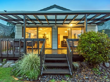 2/17 Oliver Street, Point Chevalier, Auckland