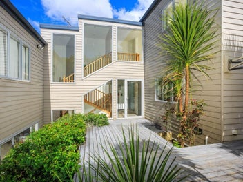 2/18 Orton Street, Glenfield, Auckland