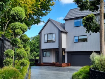 2B Edgecumbe Street, Whitiora, Hamilton