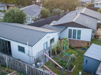 8 Deanwell Avenue, Deanwell, Hamilton