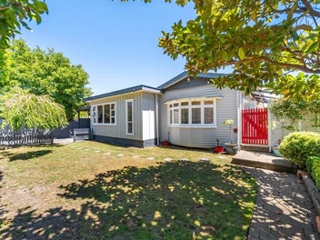 69 Pine Avenue, Ebdentown, Upper Hutt