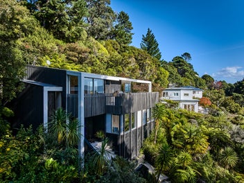 4 Francis Bell Grove, Lowry Bay, Lower Hutt