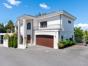 136 Lake Crescent, Hamilton Lake, Hamilton