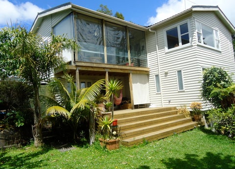17 Island Bay Road, Beach Haven, Auckland