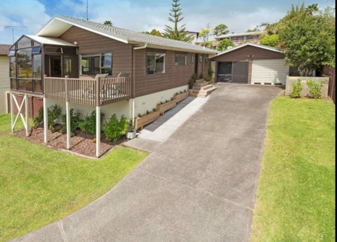 13 John Dee Crescent, Red Beach, Red Beach