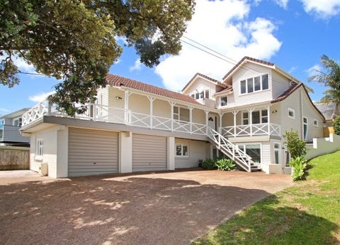 586 Beach Road, Rothesay Bay, Auckland