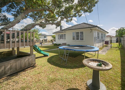 15 NORTHALL RD, New Lynn, Auckland