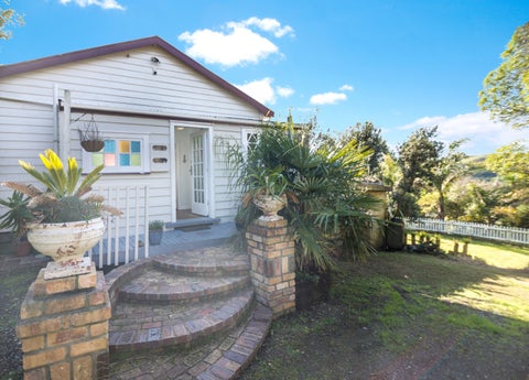 6 Audrey Luckens Lane, Helensville, Helensville