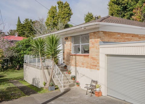 2/7 Moore Street, Hillcrest, Auckland