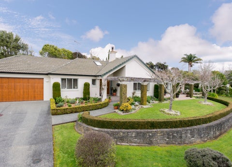2 Oakford Park Crescent, Greenhithe, Auckland