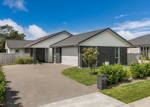 102 Pohutukawa Parade, Riverhead, Riverhead