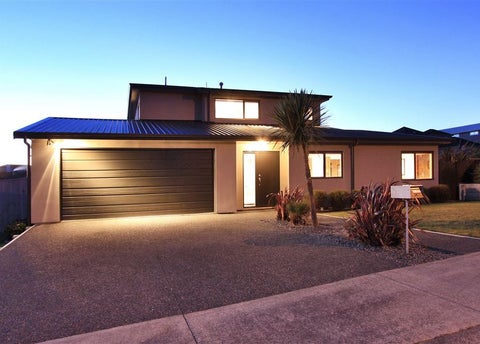 2 Paparoa Crescent, Aotea, Porirua