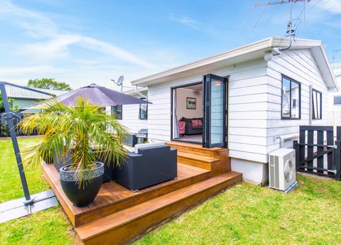 2/51 Tramway Road, Beach Haven, Auckland