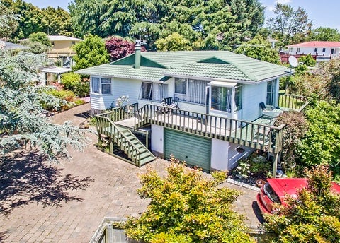 35 Larissa Avenue, Henderson, Auckland