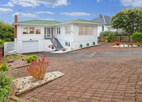 167 Glenfield Road, Hillcrest, Auckland