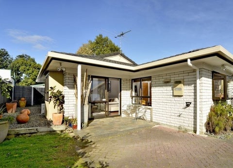 2/39 Great South Road, Papakura, Auckland