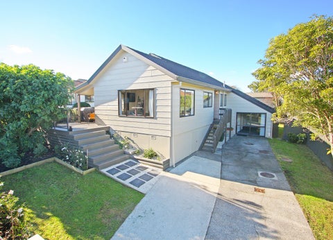 2/2 Seaglen Place, Botany Downs, Auckland