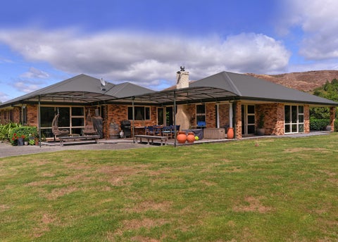 27 Golf Road, Wakefield