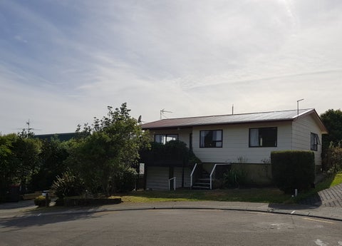 5 Pump Lane, Whitby, Porirua