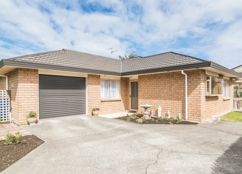 18 Villa Grove, Paraparaumu