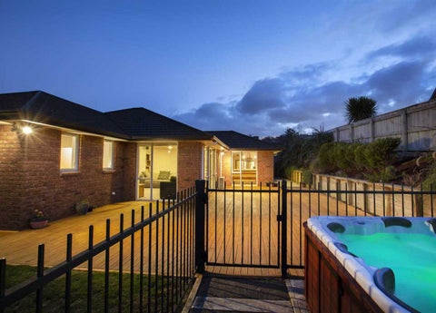 15 Tararua Close, Aotea, Porirua