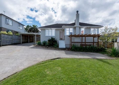 10 Crystal Avenue, Glendene, Auckland