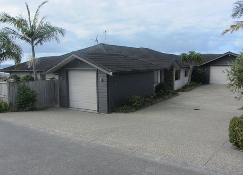 5 Intrepid Crescent, Beachlands, Auckland