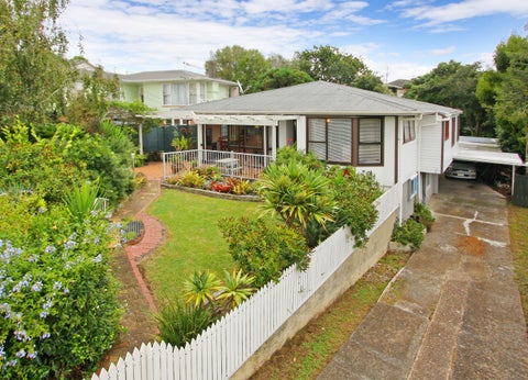 6 Windermere Crescent, Blockhouse Bay, Auckland