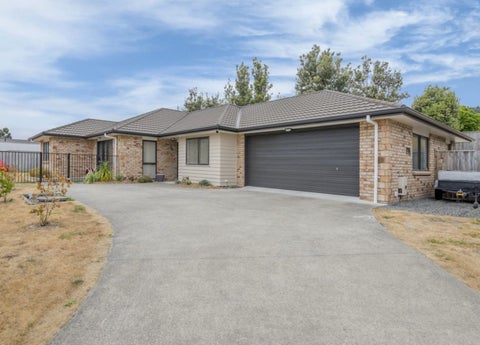 16 Bluewater Place, Paraparaumu