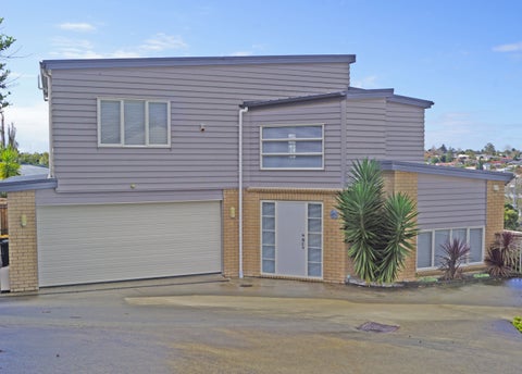 73 Buscomb Avenue, Henderson, Auckland