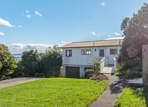 8 Delshaw Avenue, Stanmore Bay, Whangaparaoa
