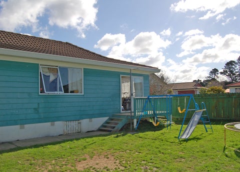 2/24 Karepo Crescent, Ranui, Auckland