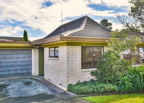 2/2 Grande Vue Road, Papatoetoe, Auckland